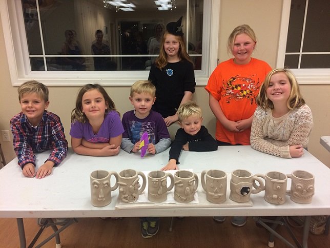 Kids Pizza and Pottery - Make a Root Beer Stein with Root Beer Floats from Burley Oak Kids Pizza and Pottery - Make a Root Beer Stein with Root Beer Floats from Burley Oak
